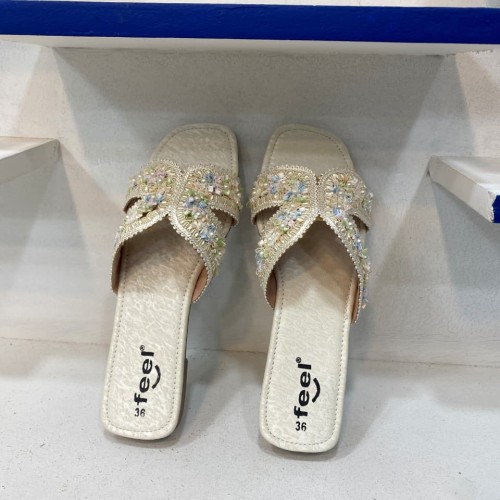 Ladies Flat Sandal Off-white