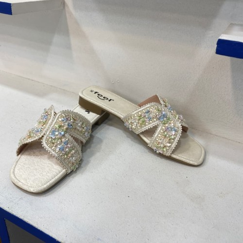 Ladies Flat Sandal Off-white
