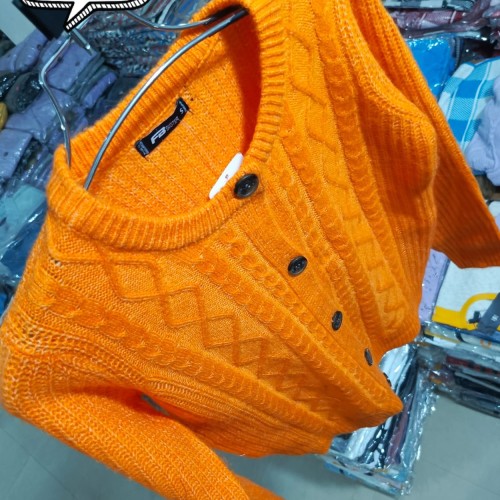 Ladies Sweater 5 Batton Solid color