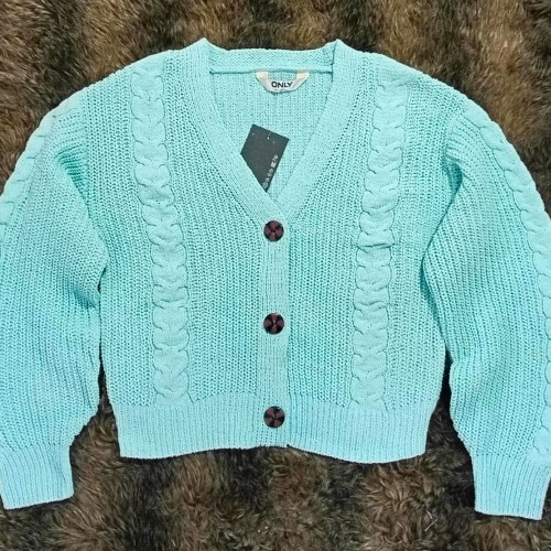 Ladies Sweater 3 Batton Shanell