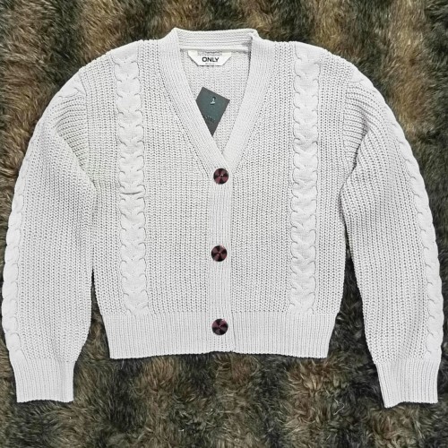 Ladies Sweater 3 Batton Shanell