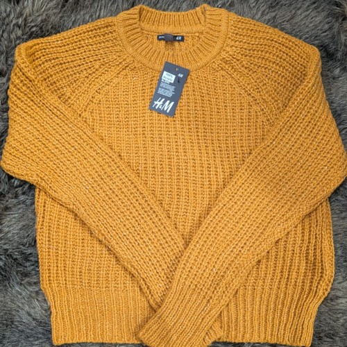 Round neck sweater