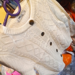 Ladies Sweater 5 Batton Solid color